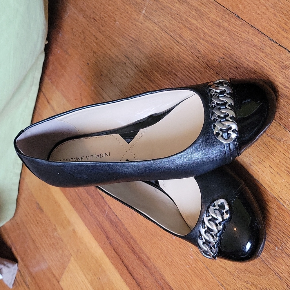 Size 7.5 Adrienne Vittadini black Flats